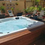 Tiziana Bed & Breakfast 3*
